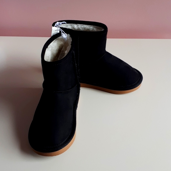 Old Navy Baby Girl Boots - Picture 1 of 3